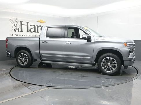 Used 2025 Chevrolet Silverado 1500 High Country w/ Z71 Off-Road Package AWD/4WD image 1
