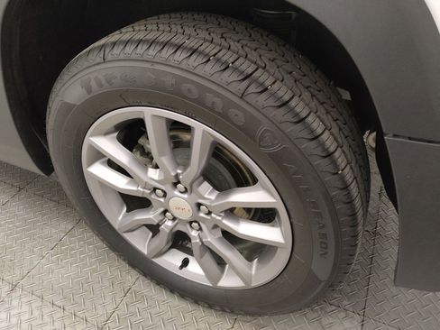 Used 2024 GMC Terrain SLT FWD image 31