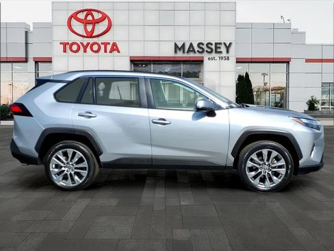 Used 2023 Toyota RAV4 XLE Premium image 2