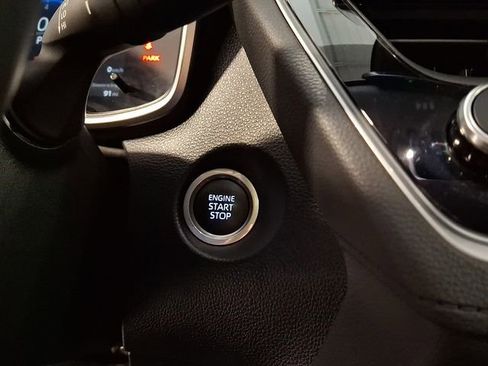 Used 2023 Toyota Corolla Cross XLE image 25