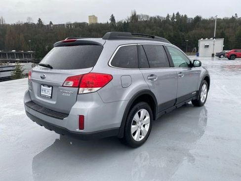Used 2010 Subaru Outback 2.5i Premium image 8