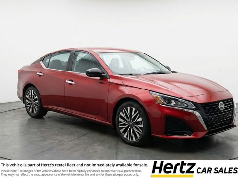 Used 2025 Nissan Altima 2.5 SV image 1