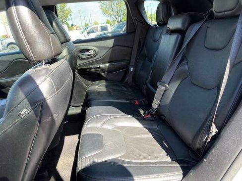 Used 2022 Jeep Cherokee Latitude Lux w/ Sun & Sound Group AWD/4WD image 9