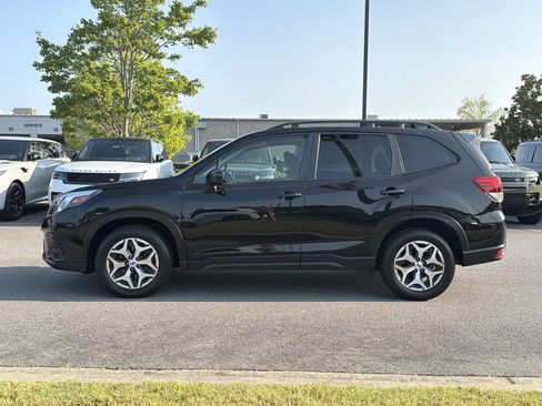 Used 2023 Subaru Forester Premium AWD/4WD image 2