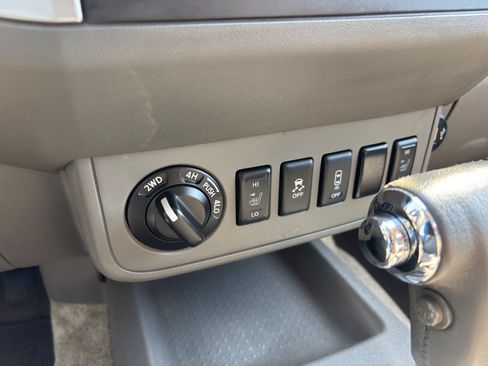 Used 2017 Nissan Frontier SV w/ SV Value Truck Package AWD/4WD image 18