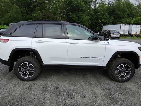 New 2024 Jeep Grand Cherokee Trailhawk w/ Advanced Protech Group II image 9