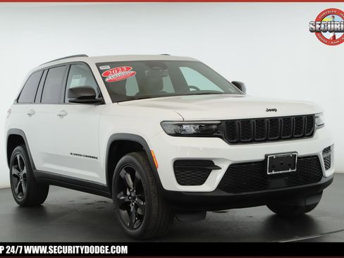 Used 2023 Jeep Grand Cherokee Altitude image 1
