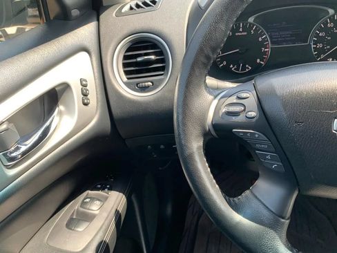 Used 2020 Nissan Pathfinder SL AWD/4WD image 16