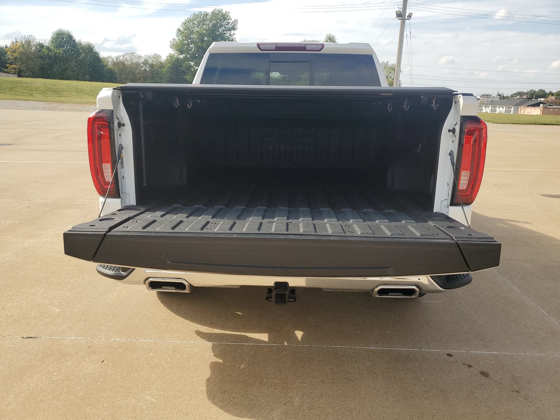 Used 2021 GMC Sierra 1500 SLT w/ SLT Premium Package AWD/4WD image 32