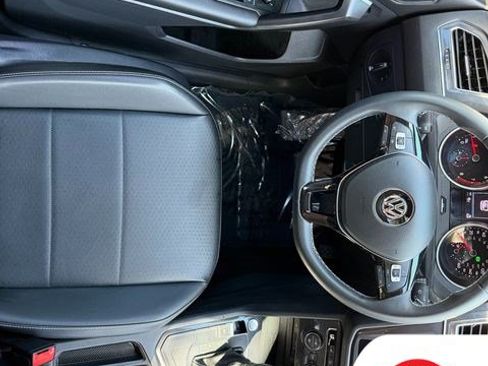 Used 2021 Volkswagen Tiguan SE FWD image 16