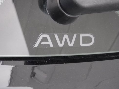 Used 2024 Honda HR-V LX image 9