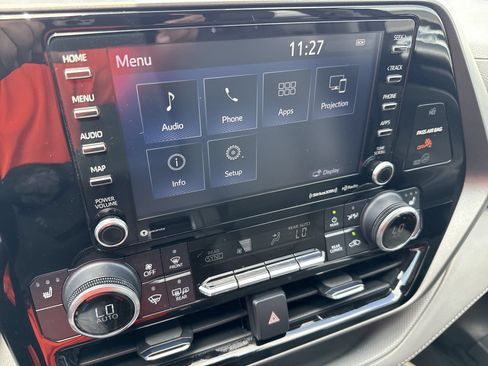 Used 2021 Toyota Highlander XLE FWD image 20