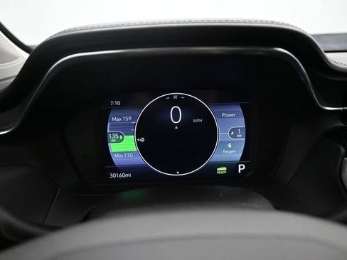 Used 2022 Chevrolet Bolt EUV LT w/ Convenience Package FWD image 9