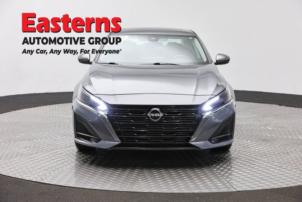 Used 2023 Nissan Altima 2.5 SV w/ SV Premium Package AWD/4WD image 4