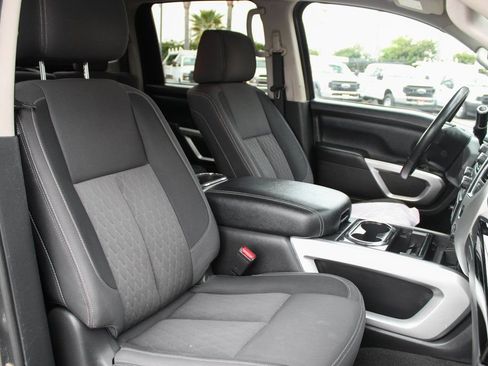 Used 2021 Nissan Titan SV w/ SV Convenience Package image 40