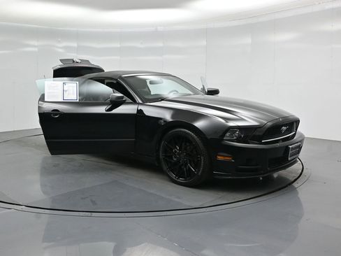 Used 2014 Ford Mustang Convertible w/ Equipment Group 102A image 27