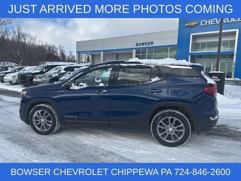 Used 2022 GMC Terrain SLT w/ Infotainment Package II image 8