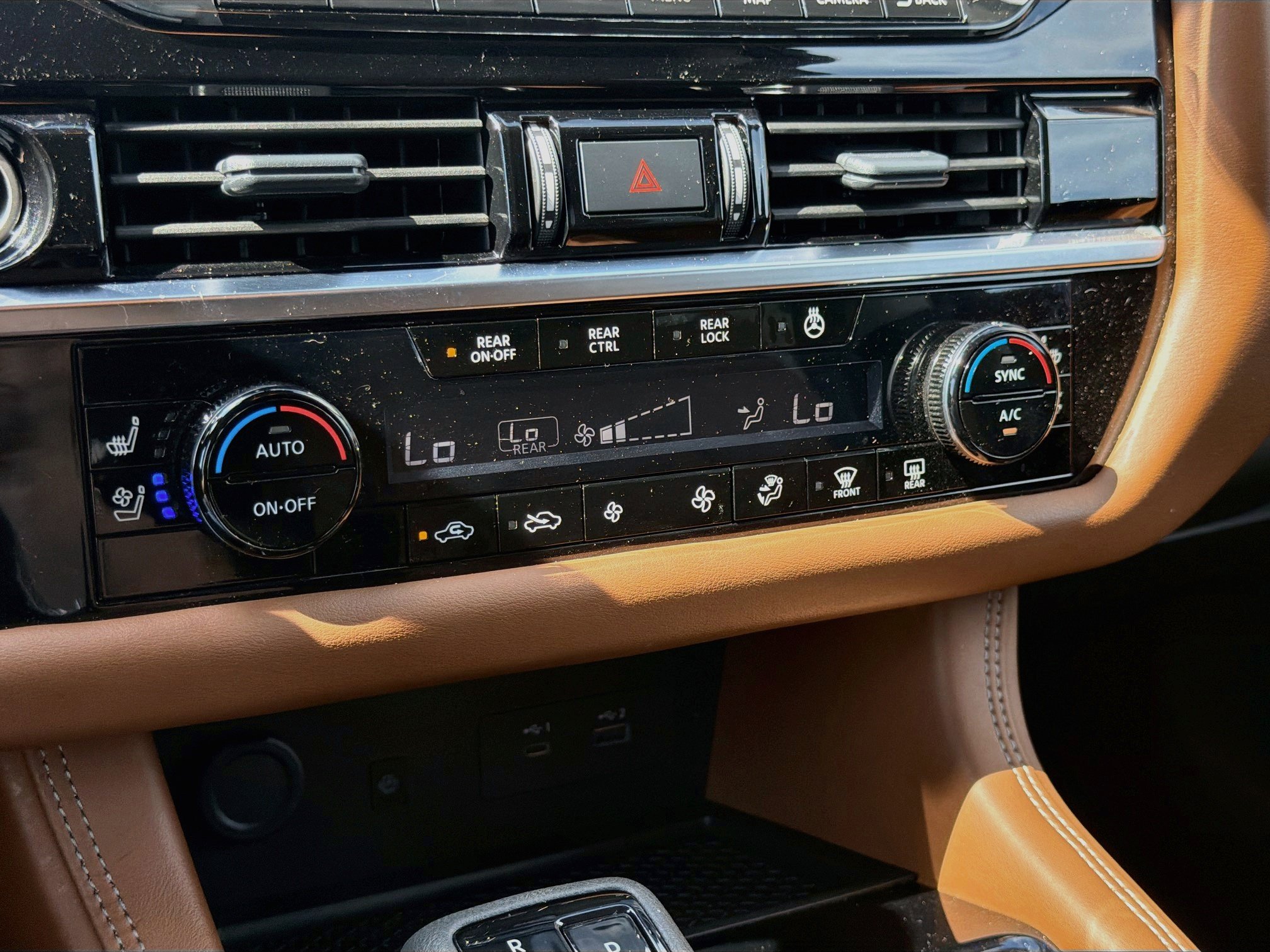 Used 2024 Nissan Pathfinder Platinum FWD image 35