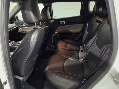 Used 2023 Jeep Compass Latitude image 13