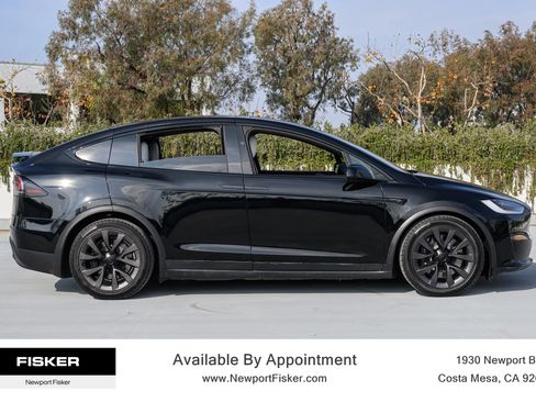 Used 2024 Tesla Model X image 3