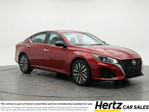 Used 2025 Nissan Altima 2.5 SV image 1