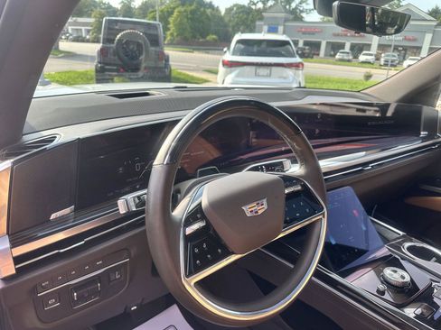 Used 2025 Cadillac Escalade ESV Premium Luxury w/ LPO, Radiant Package AWD/4WD image 28