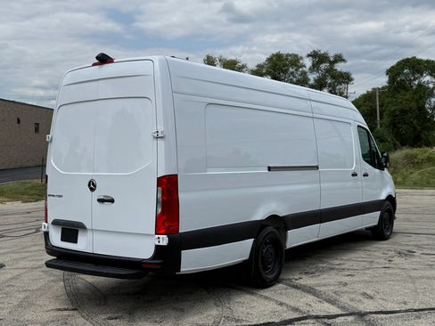 Used 2021 Mercedes-Benz Sprinter 2500 image 4