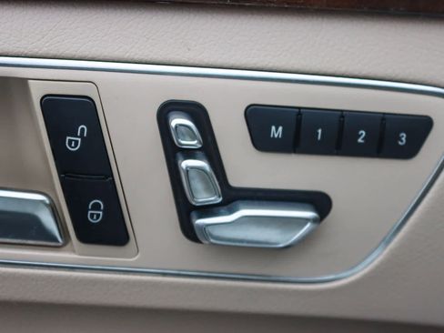 Used 2014 Mercedes-Benz E 350 4MATIC Sedan image 21