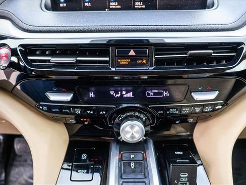 Used 2023 Acura MDX SH-AWD image 19