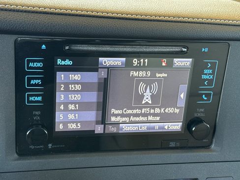 Used 2015 Toyota Sienna XLE w/ XLE Navigation Package image 20