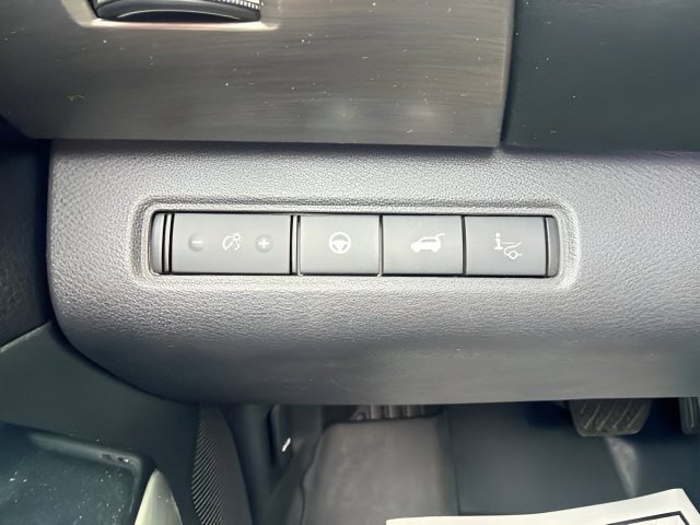Used 2022 Nissan Pathfinder Platinum w/ Cargo Package FWD image 9
