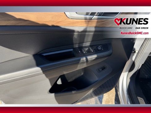 Used 2024 Volkswagen Atlas SE image 13