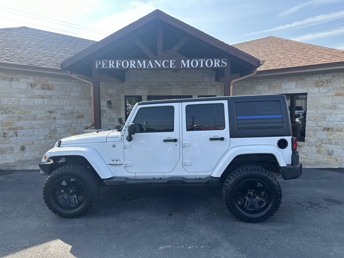 Used 2016 Jeep Wrangler Unlimited Sahara w/ Max Tow Package AWD/4WD image 2