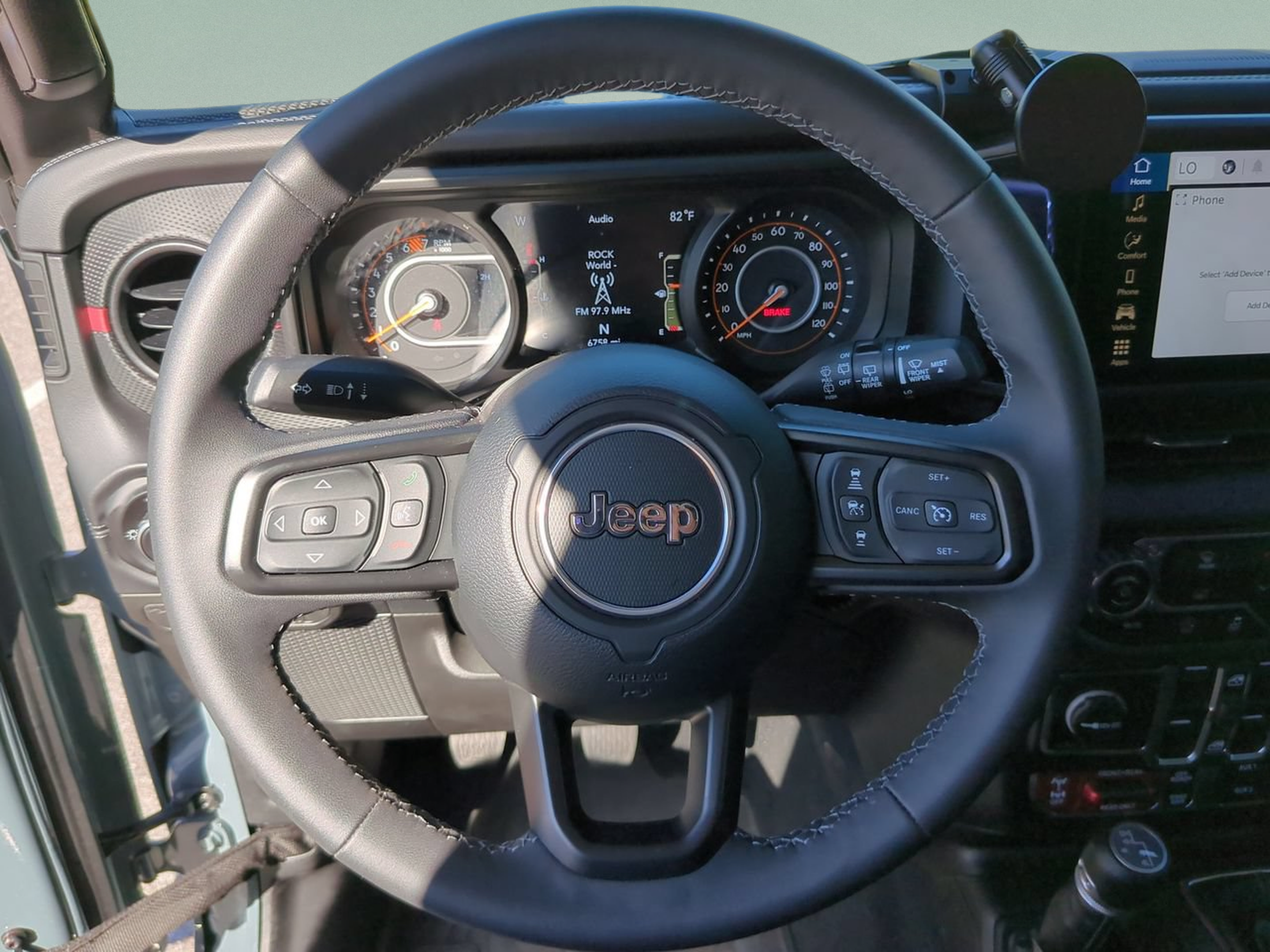 Used 2025 Jeep Wrangler Unlimited Rubicon AWD/4WD image 11