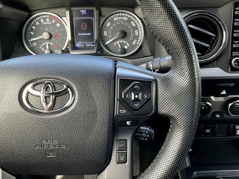 Used 2022 Toyota Tacoma TRD Off-Road image 13