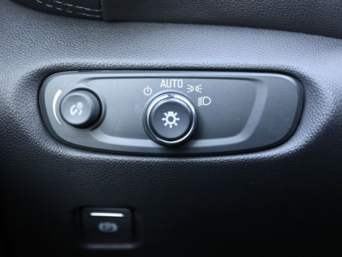 Used 2022 Chevrolet Blazer LT image 36