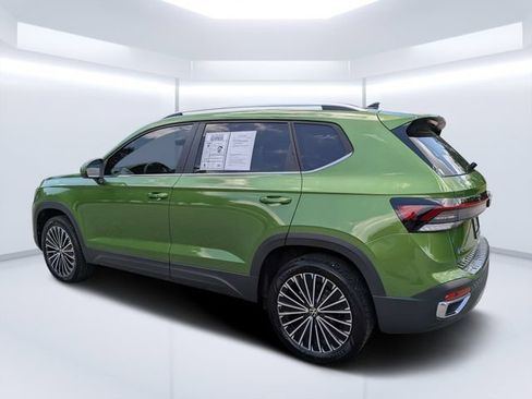 Certified 2026 Volkswagen Taos SE FWD image 5