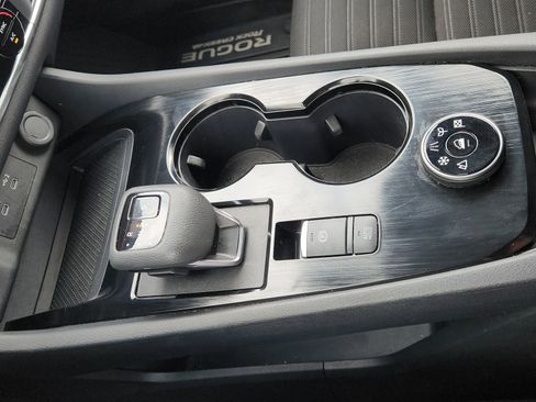 Used 2025 Nissan Rogue SV image 24