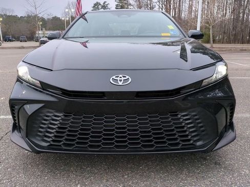 Used 2025 Toyota Camry SE image 9