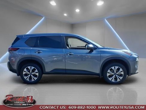 Used 2023 Nissan Rogue SV image 9