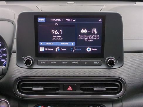 Used 2023 Hyundai Kona SEL w/ Winter Weather Package image 18