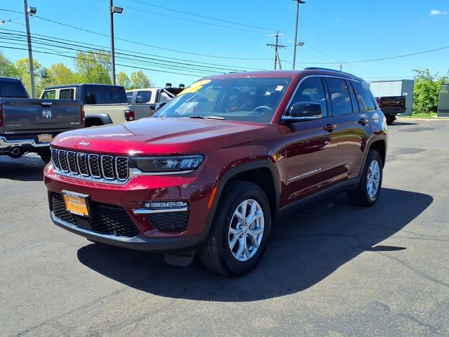 Used 2023 Jeep Grand Cherokee Limited w/ Luxury Tech Group II AWD/4WD image 3