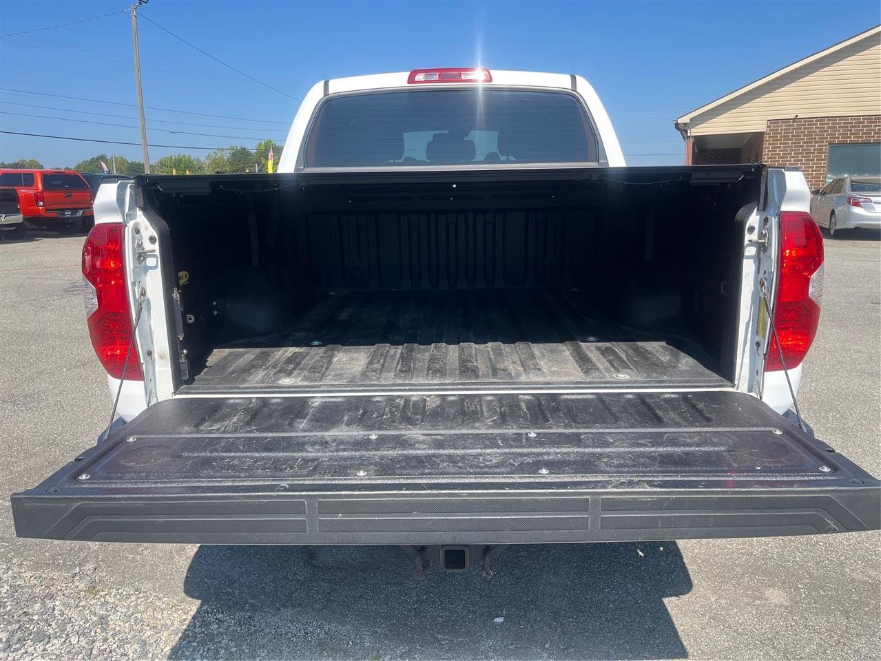 Used 2019 Toyota Tundra Limited w/ Limited Premium Package AWD/4WD image 13