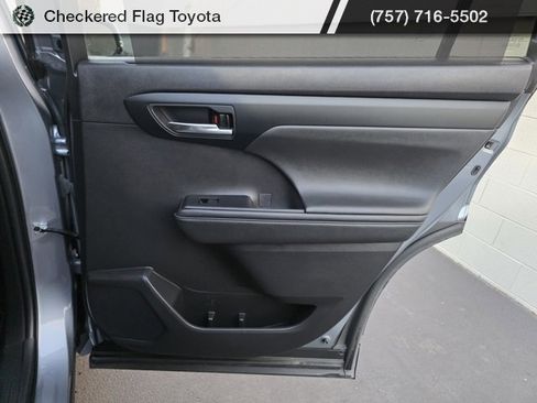 Used 2023 Toyota Highlander XLE image 51
