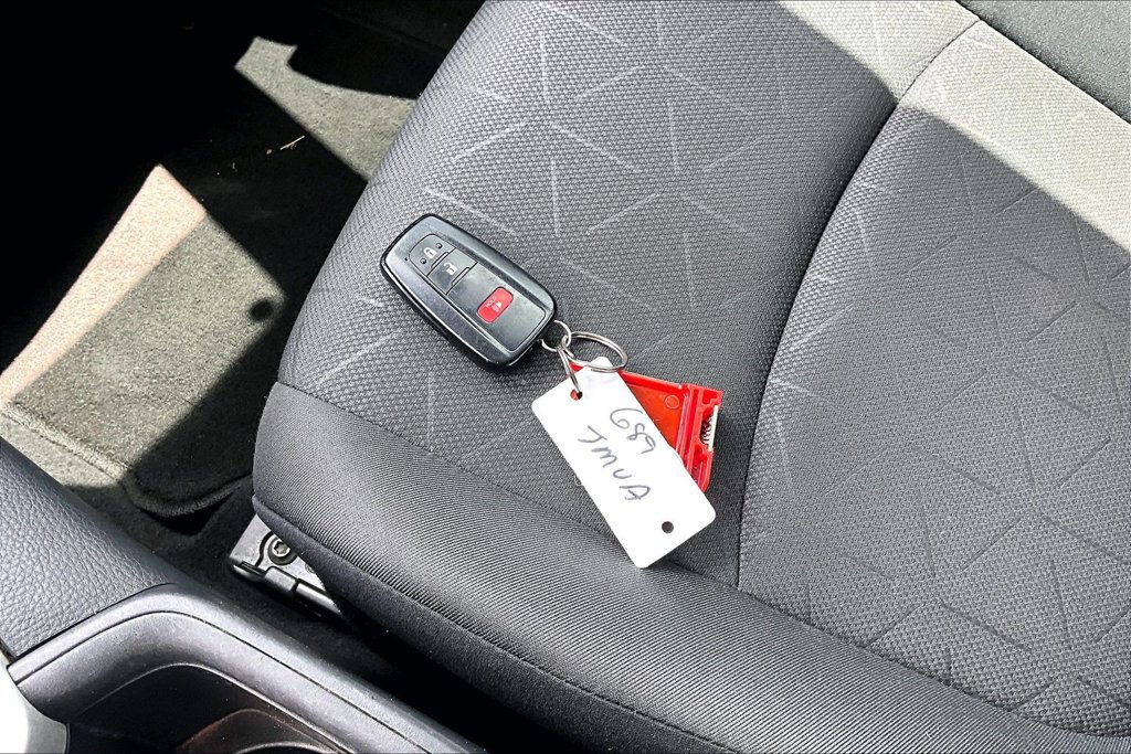 Used 2024 Toyota RAV4 XLE FWD image 33