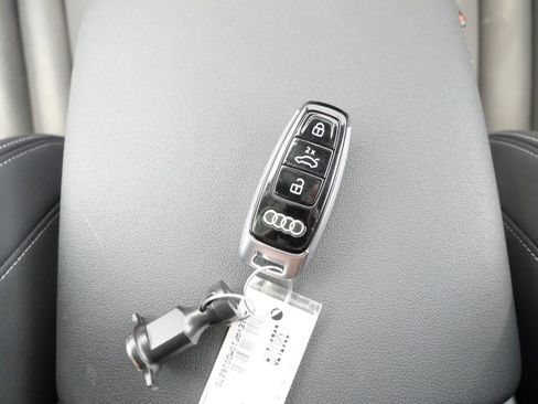 Used 2021 Audi Q8 Premium Plus AWD/4WD image 30