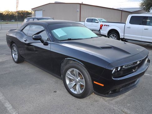 Used 2019 Dodge Challenger SXT image 7