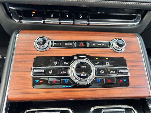 Used 2024 Lincoln Aviator Reserve AWD/4WD image 26