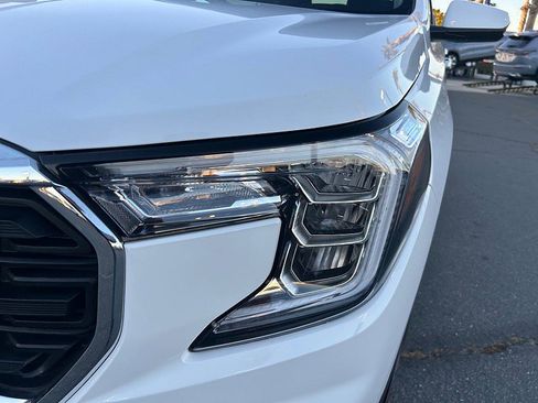 Used 2024 GMC Terrain SLE image 11