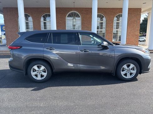 Used 2020 Toyota Highlander LE image 7